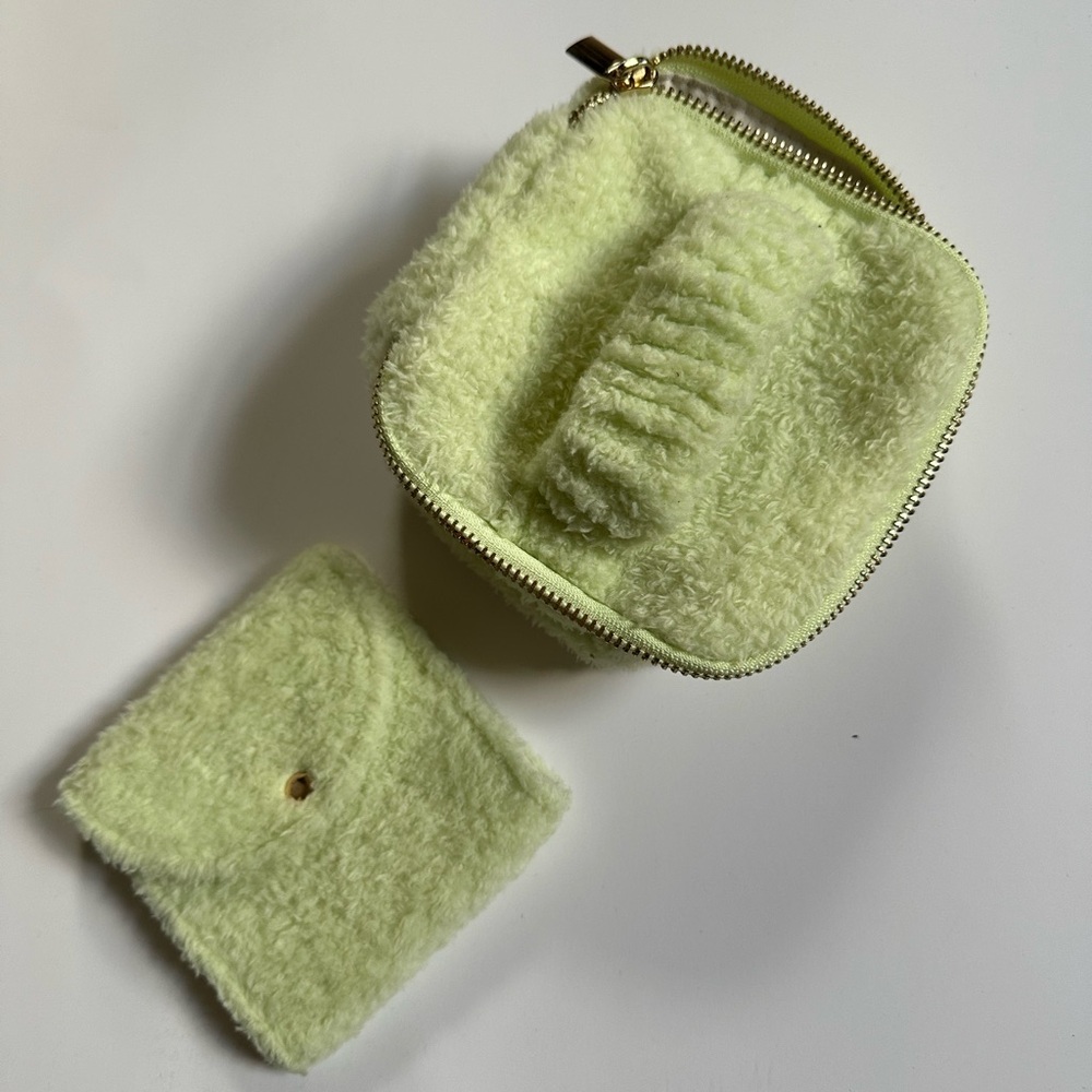 Target- Green fuzzy jewelry storage case 💚